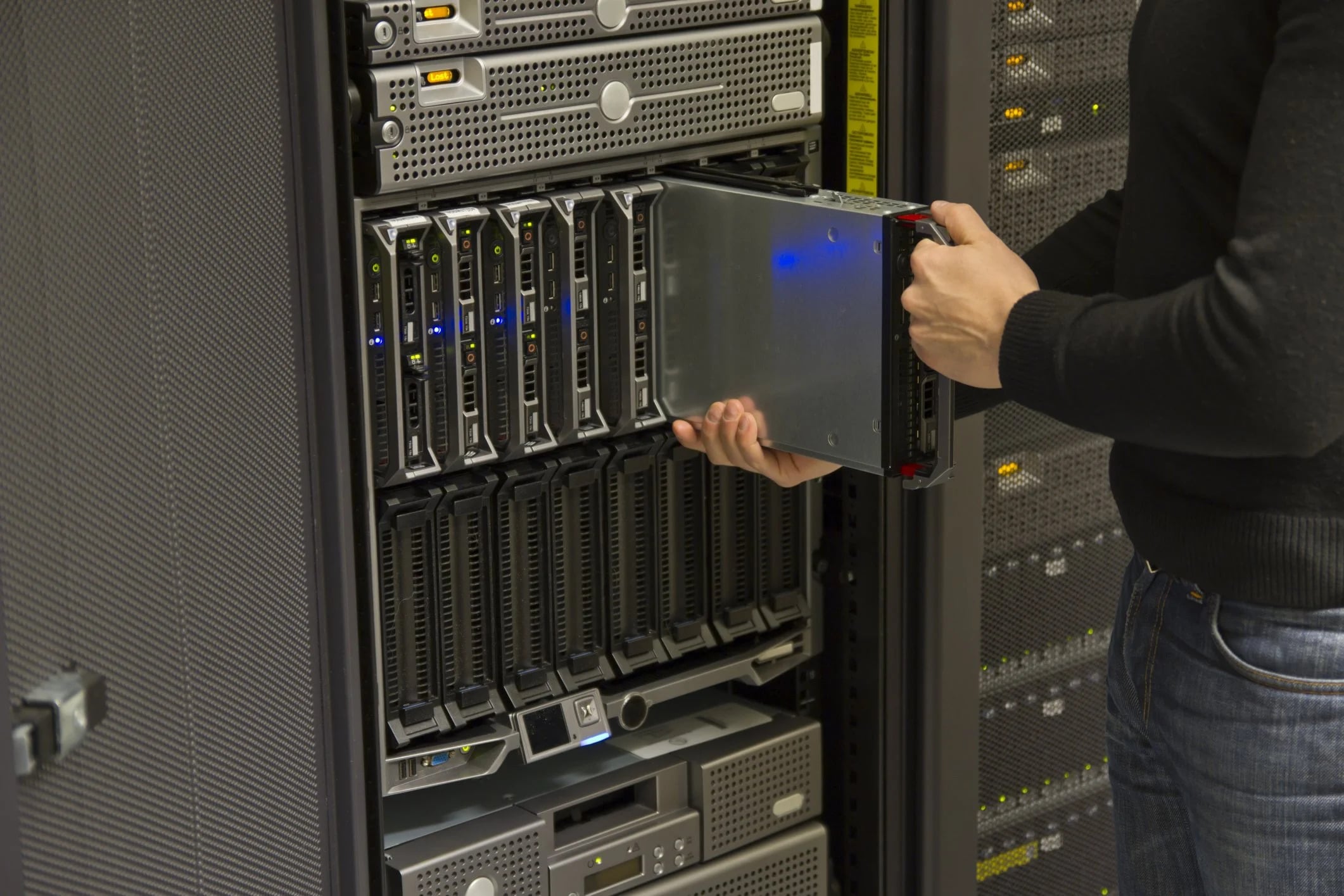 What Is a Physical Server? - GreenCloud - Affordable KVM and Windows VPS
